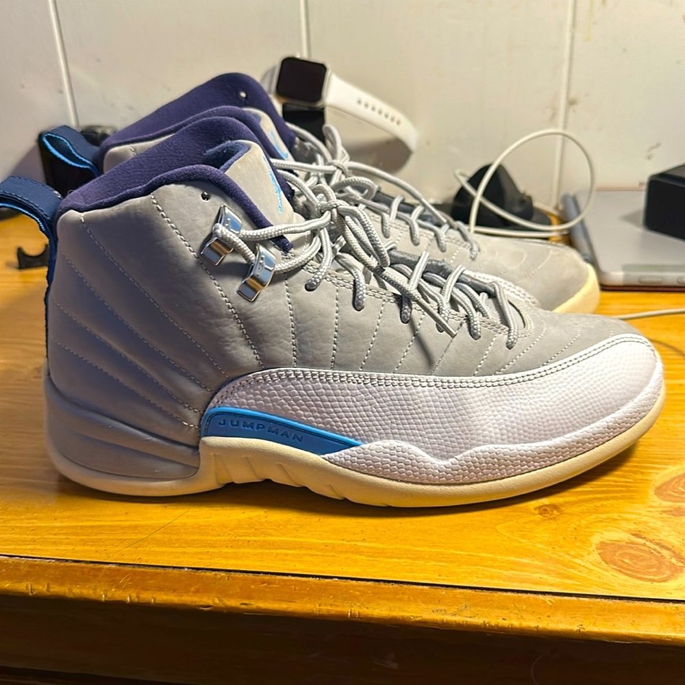 “University blue” Jordan 12